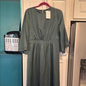 Elegant Dainty Jewells Green Satin Maxi Dress Medium